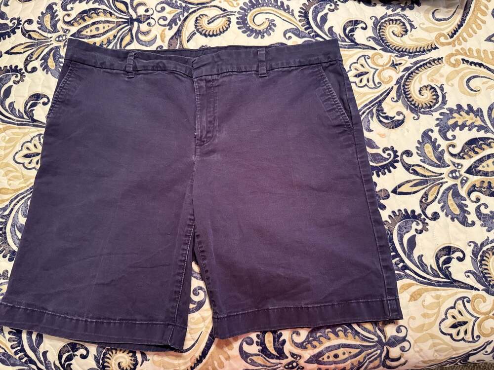 Tommy Hilfiger Men's Navy Blue Flat Front Chino Shorts Size 16